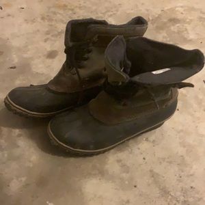 Sorel duck boots. I use to wear them when out in the weather.